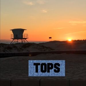 🌺🌺We got all kinds of Tops👚👚